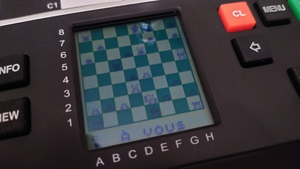 L'écran intégré du Chess Genius Pro
